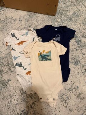 Carter's 3-Pack Dinosaur Bodysuits in Navy, Cream & Heather Light Gray